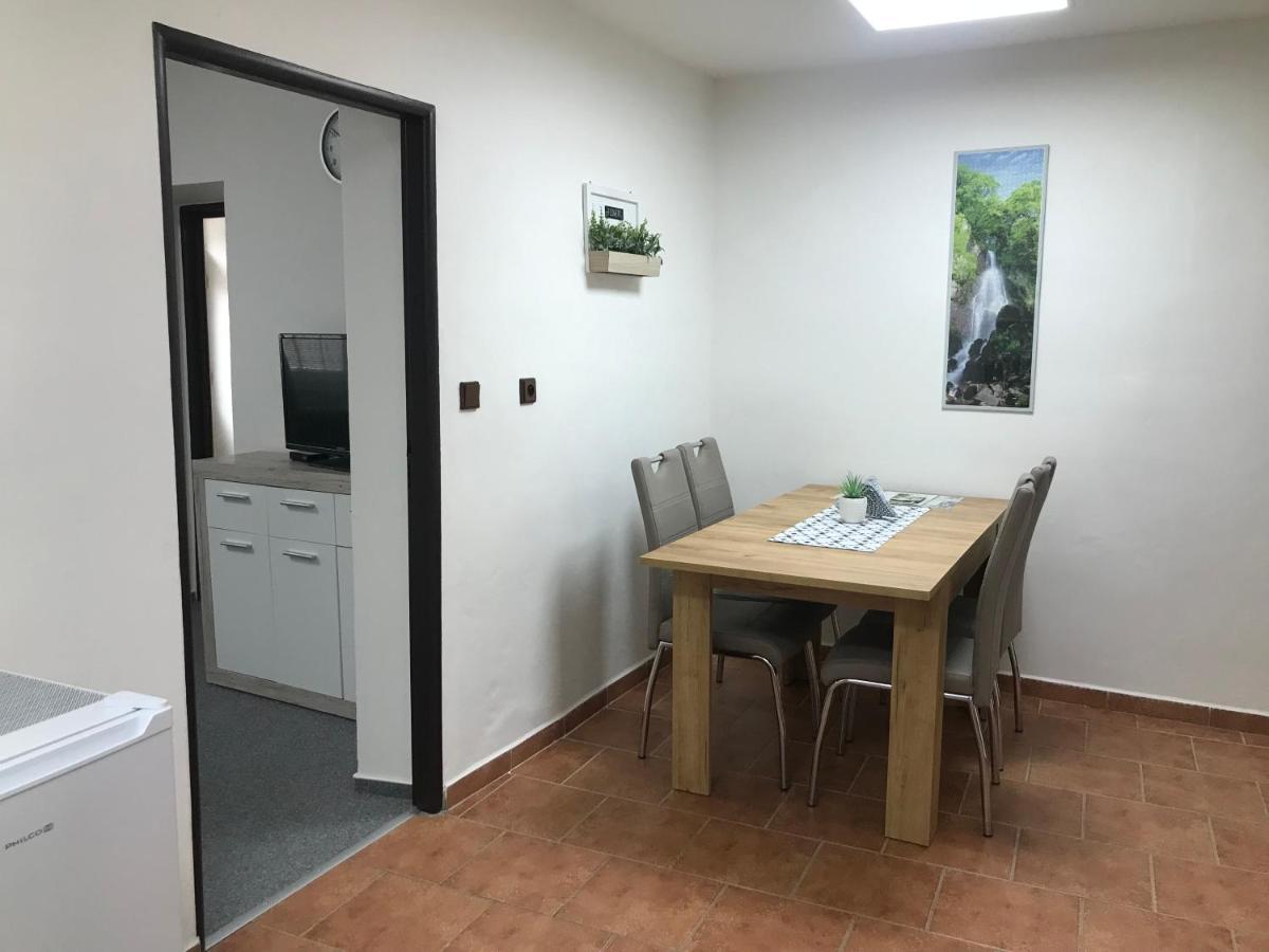 Cyklo-Moto Apartman Lomnice nad Luznici Екстер'єр фото